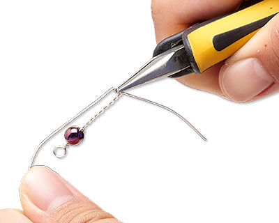 Pliers twisting wire